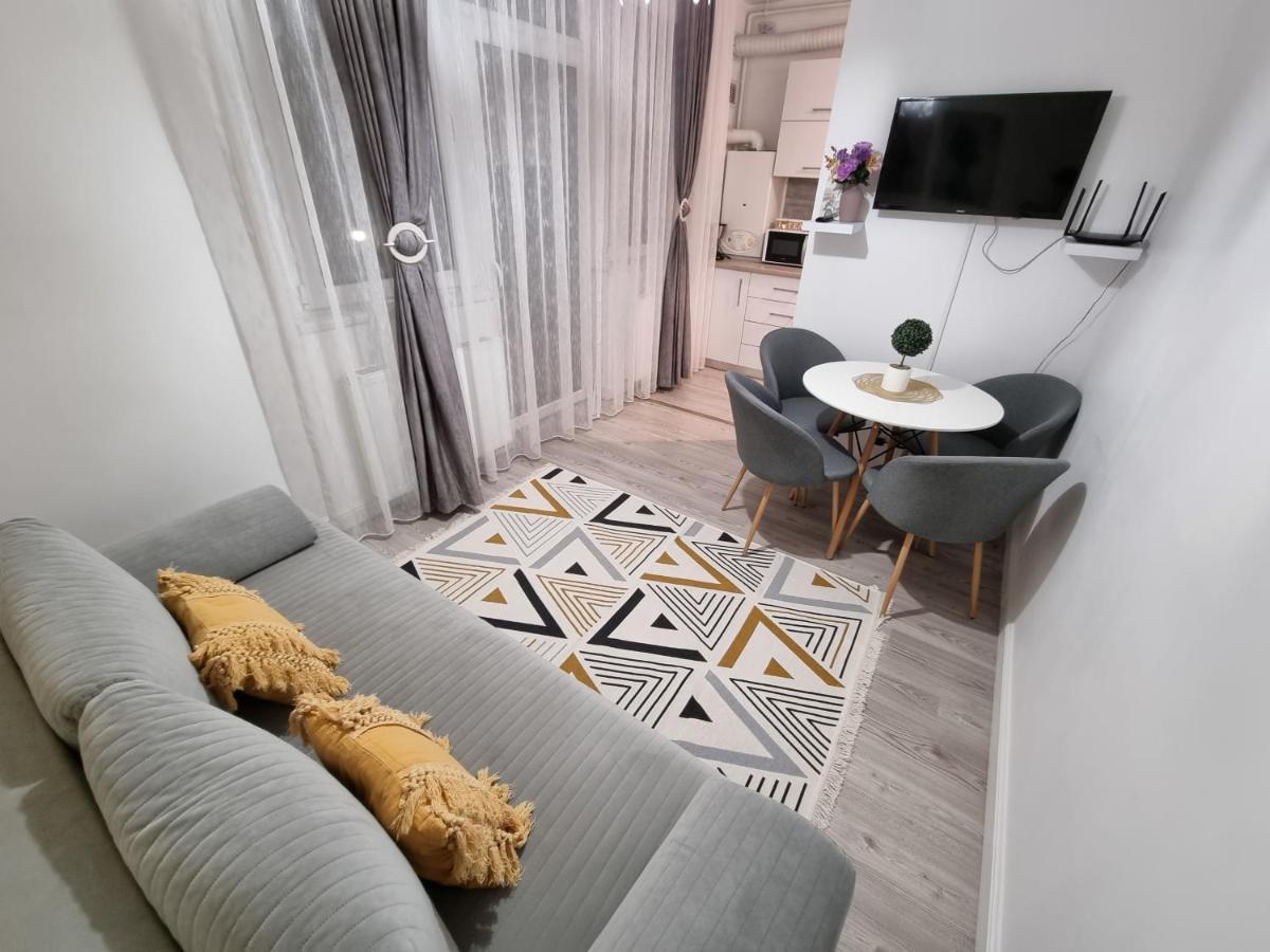 Ra Apartment - Ared ออราแด ภายนอก รูปภาพ