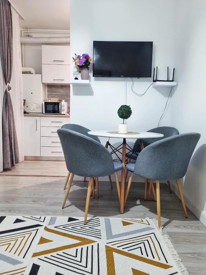 Ra Apartment - Ared ออราแด ภายนอก รูปภาพ