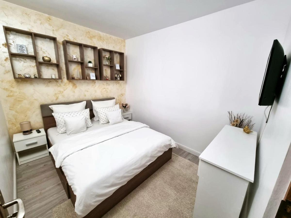 Ra Apartment - Ared ออราแด ภายนอก รูปภาพ
